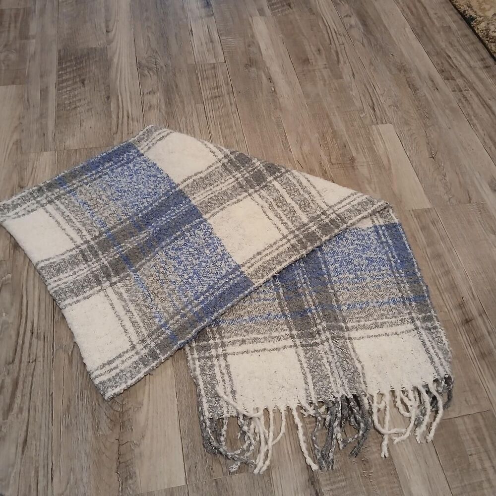 Lands End Women's Scarf Blue Grey and White Plaid Winter